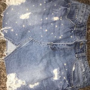 Super cute jean skirt !